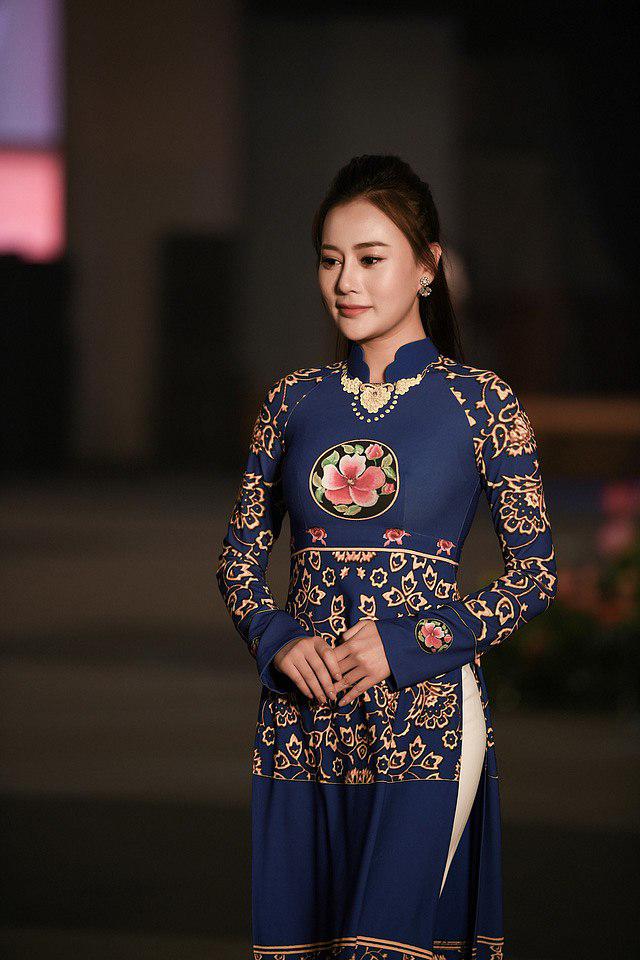 Tưởng giảm cân thành công ai ngờ Nam Em diện áo dài lại hiện nguyên hình amp;#34;vai u thịt bắpamp;#34; - 3