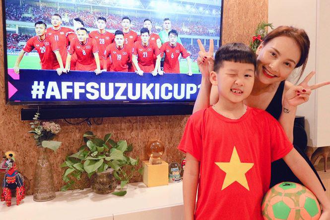 Quỳnh Búp Bê amp;#34;thả thínhamp;#34; Công Phượng khi Việt Nam thắng Philippines - 2