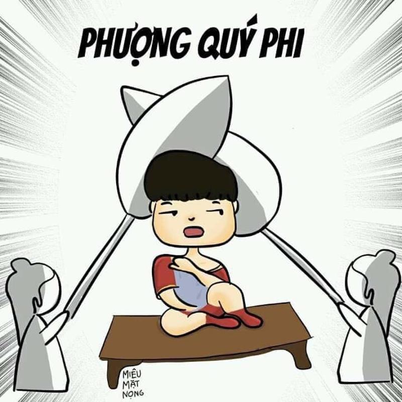 Dáng ngồi 'quý phái' của Công Phượng khiến anh được cư dân mạng ví von là 'Phượng Quý Phi'. 
