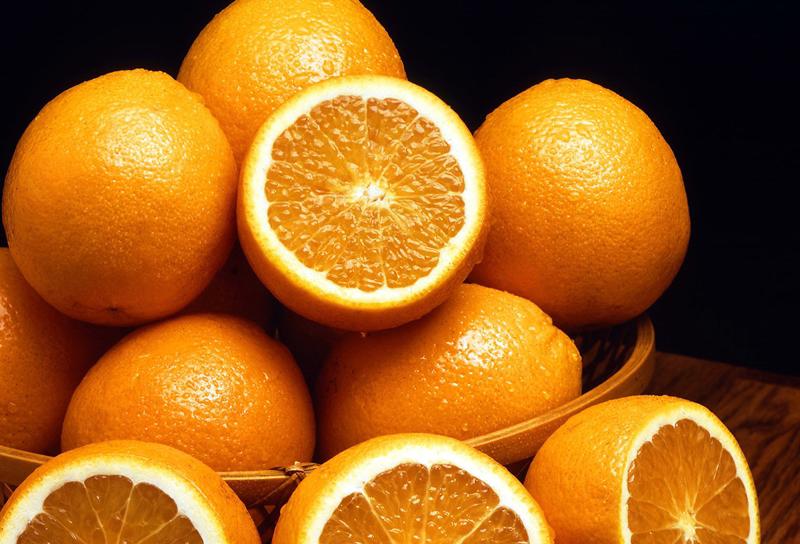 Ngoài ra, với biểu tượng của một loại quả trong phong thủy, người ta khuyên nên đặt 9 trái cam trong phòng khách hoặc phòng bếp để gặp may mắn và thịnh vượng.
