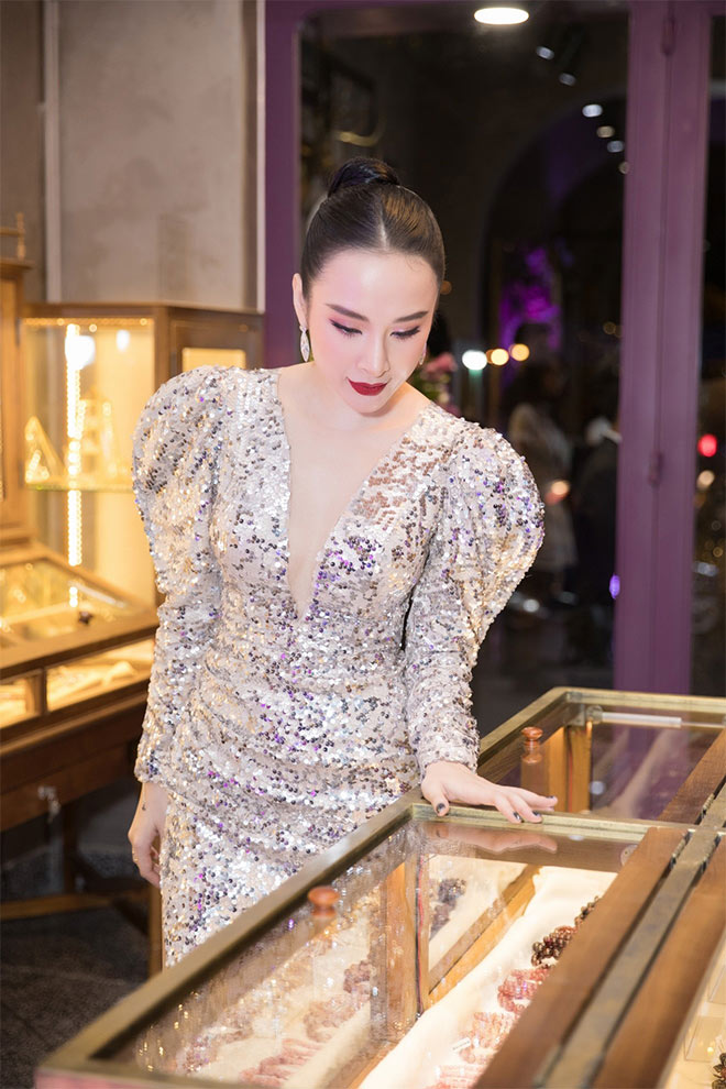 Angela Phương Trinh ‘cố tình’ đeo đá thạch anh tím trong sự kiện để ‘hút vận may’ - 2