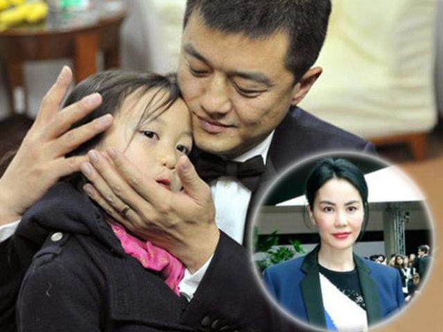 Ngôi sao 24/7: Mặc ca phẫu thuật của con gái, Vương Phi thản nhiên đi chơi với tình trẻ