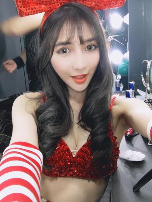 Chỉ bán cá ngoài chợ, cô gái trẻ cũng nổi tiếng vì quá xinh đẹp - 6