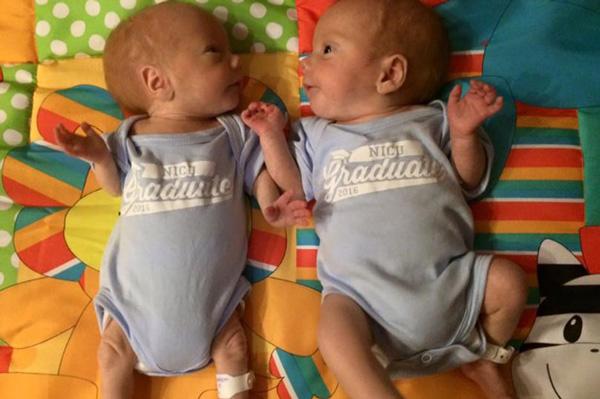 Mang bầu đôi, mẹ sững người khi bác sĩ nói hai bé gặp nguy hiểm do amp;#34;giành nhauamp;#34; trong bụng - 1