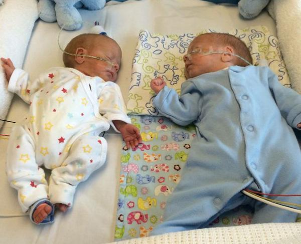 Mang bầu đôi, mẹ sững người khi bác sĩ nói hai bé gặp nguy hiểm do amp;#34;giành nhauamp;#34; trong bụng - 3