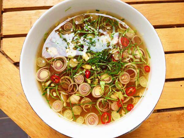 Lạnh rồi học ngay mẹo pha nước chấm ốc, ngao, sò để ăn chơi thôi - 1