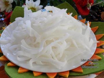 Cuối tuần rảnh rỗi làm mứt dừa để dành đến Tết ăn chơi