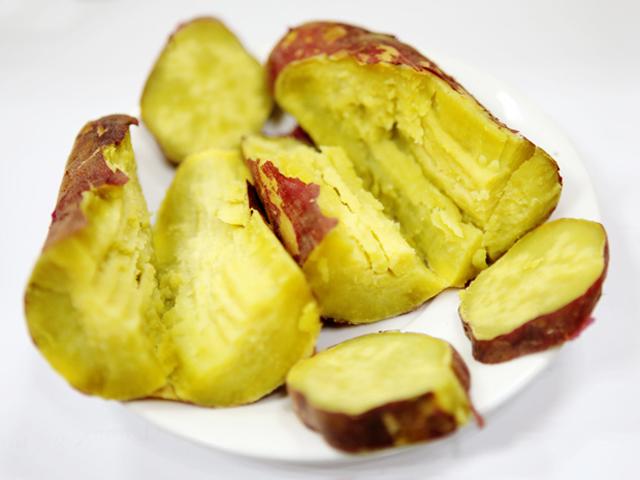 Luộc khoai lang cứ cho thêm thứ này, đảm bảo 100% bở tung, tan ngay khi cho vào miệng