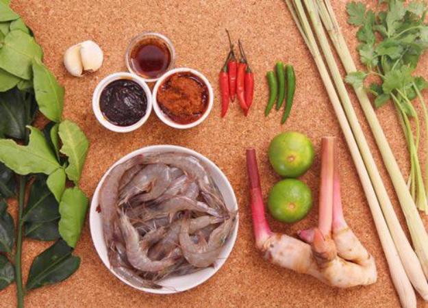 Nguyên liệu đơn giản nhất cho công thức nấu lẩu Thái: 1
