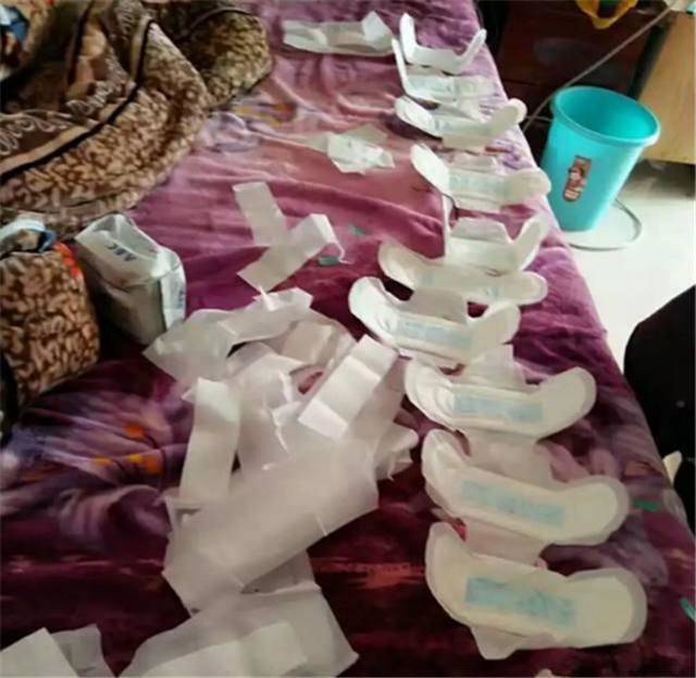 Mẹ suýt ngất khi lật giở tấm chăn thấy cảnh con gái amp;#34;ngất lịmamp;#34;, bê bết một màu đỏ - 2