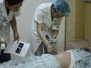 Bà bầu - Đi khám tiền sản, chồng sững sờ khi vợ sắp cưới bầu 2 tháng dù chưa "vượt rào"