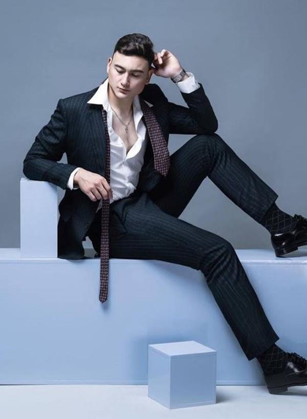 Thủ môn amp;#34;soái caamp;#34; Văn Lâm nhận lời tỏ tình bất ngờ của nàng Hoa hậu bốc lửa - 1