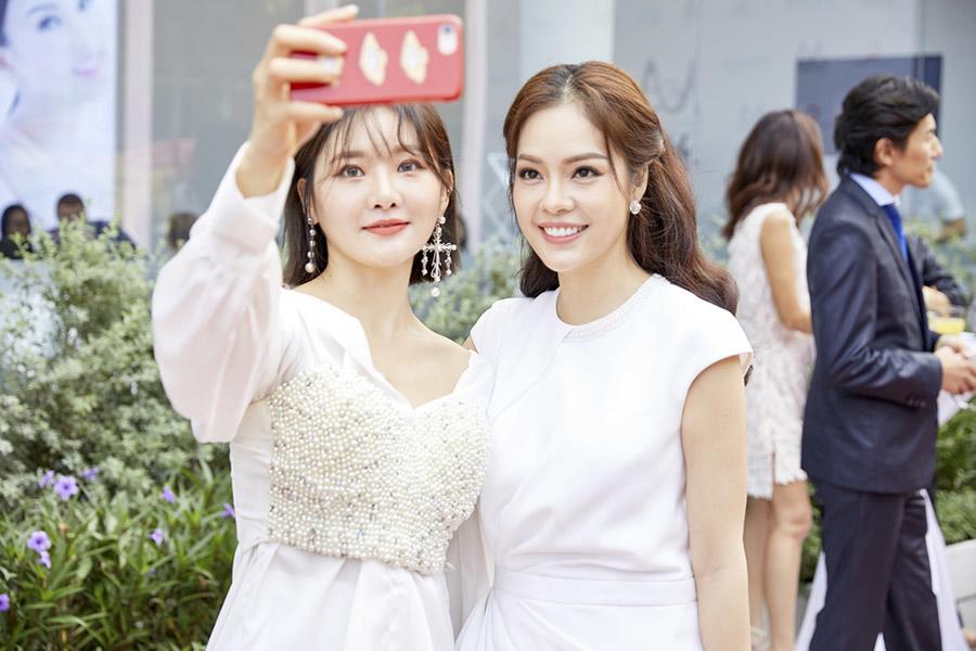 Em gái tỷ phú của Cẩm Ly khoe nhan sắc trẻ trung ở tuổi 46 khi về nước - 4