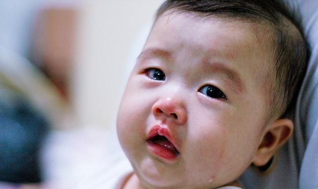 cach tri dom cho tre so sinh de thuc hien nhat do chuyen gia mach - 3