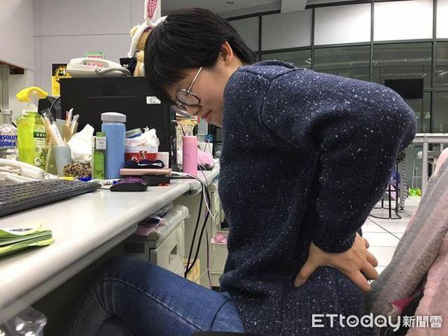 Cô gái chỉ dùng 1 băng vệ sinh/ngày khi bị amp;#34;đèn đỏamp;#34;, chị em cảnh giác với dấu hiệu này - 1