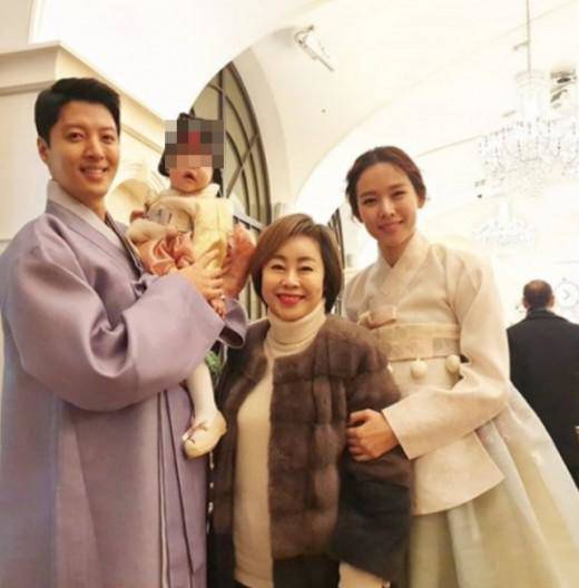 Ngôi sao 24/7: Ngập nước mắt trong đám tang tỷ phú, gây chú ý nhất là con dâu Hoa hậu - 7