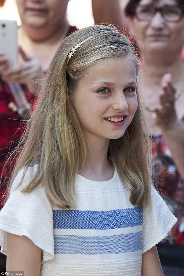 Con gái vua Tây Ban Nha nổi danh “công chúa ngủ trong rừng”, 13 năm sau lớn khác hẳn - 13