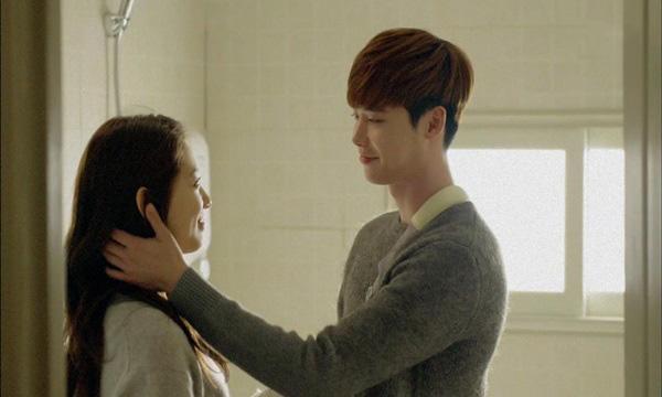 Hừng hực khí thế cho đêm tân hôn, tụt cảm xúc khi bắt gặp chồng trong tư thế ấy - 1