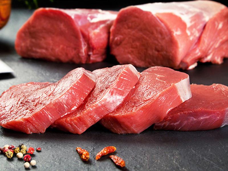 Thịt đỏ rất giàu chất sắt, có thể làm giảm đáng kể khả năng trẻ sơ sinh bị thiếu máu. Đối với trẻ từ 6 đến 12 tháng tuổi, cần 10mg sắt mỗi ngày. Kịp thời cho bé ăn thịt là một cách tốt để đảm bảo dinh dưỡng.
