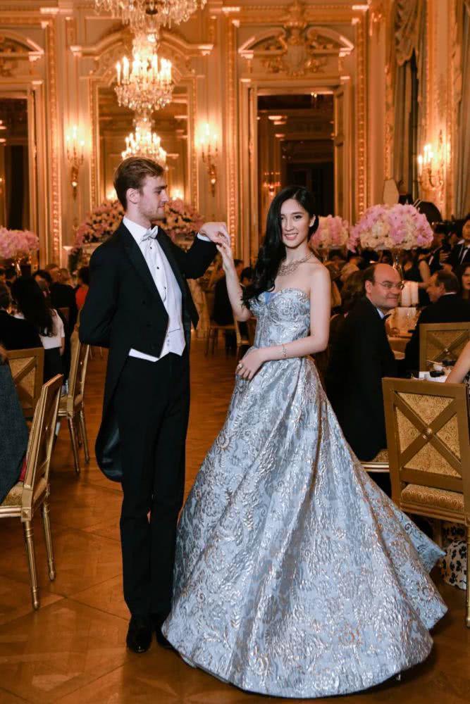 Sau 13 năm sống phận amp;#34;con nhà nghèoamp;#34;, cô gái này mới được bố mẹ tiết lộ là amp;#34;rich kidamp;#34; - 7