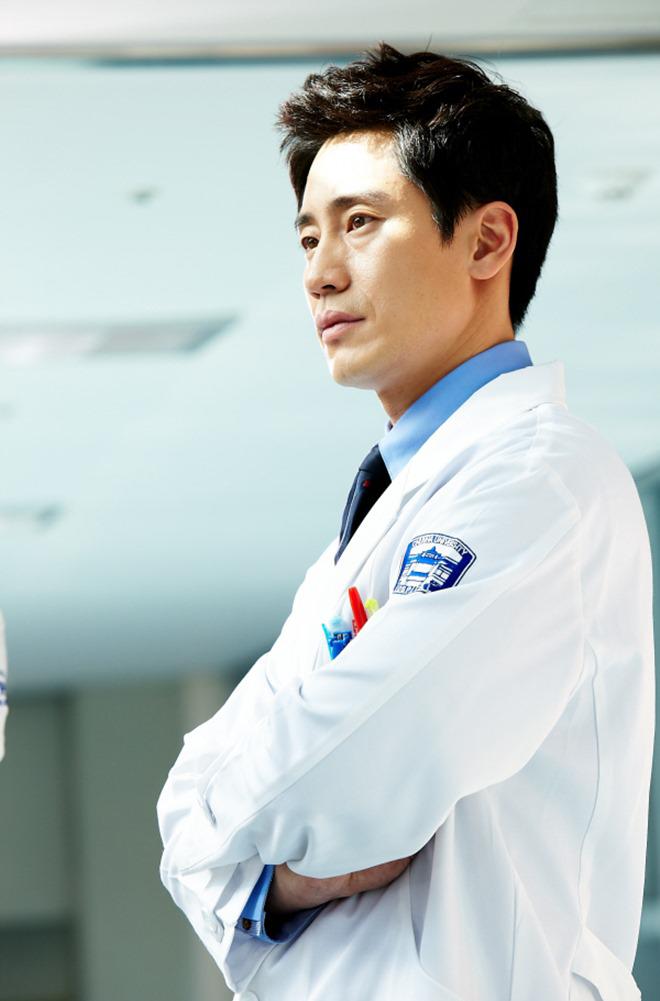 amp;#34;Ông chú độc thânamp;#34; Shin Ha Kyun: 20 năm cống hiến, ngoại tứ tuần vẫn khiến fan điên đảo - 6