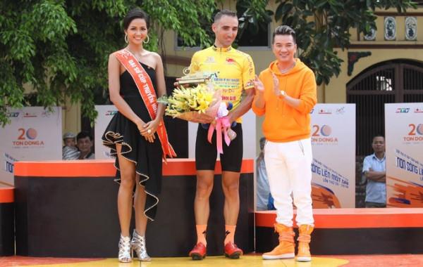 truoc khi la “nu hoang thoi trang” tai miss universe, h’hen nie tung lao dao vi danh hieu mac xau - 5