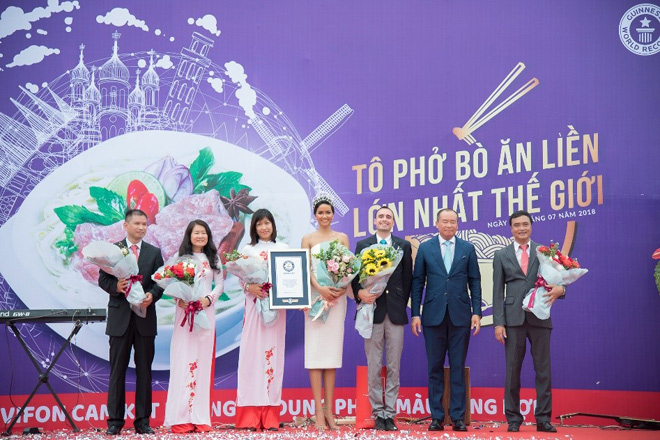 vifon da dong hanh cung hoa hau h’hen nie nhu the nao? - 1