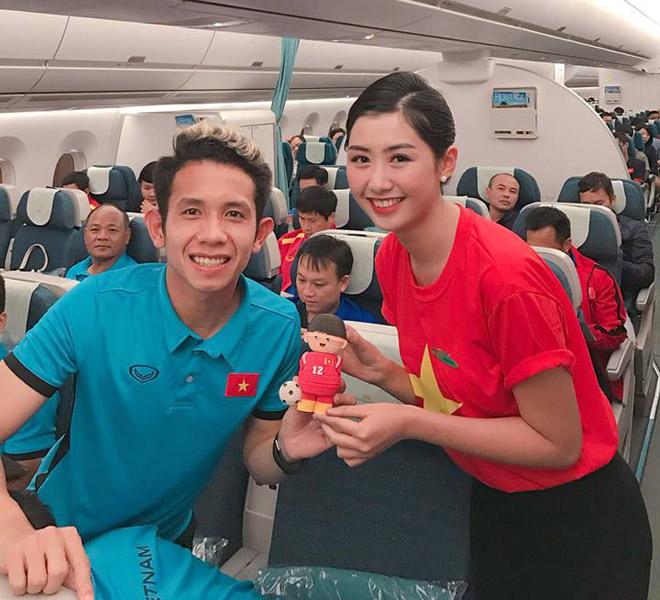 Bất ngờ: Nữ tiếp viên đi cùng tuyển AFF Cup VN từng thi Hoa hậu Việt Nam - 2