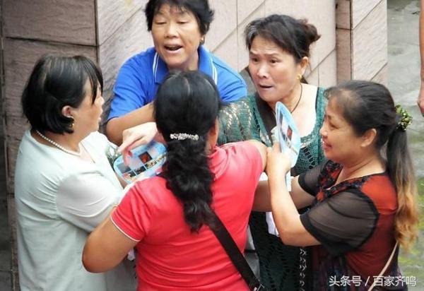 Kết hôn với cụ ông 65 tuổi, cô gái trẻ bất ngờ trở thành... mẹ của người yêu cũ - 2