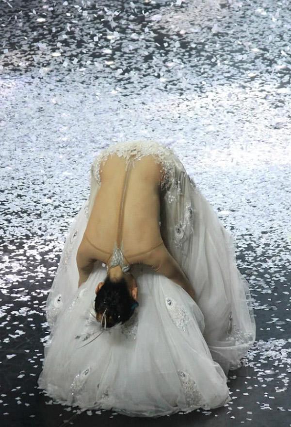 Cứ ngỡ đây là tấm lưng thiếu nữ mới 20, khi biết diện mạo thật khán giả mới ngã ngửa - 3