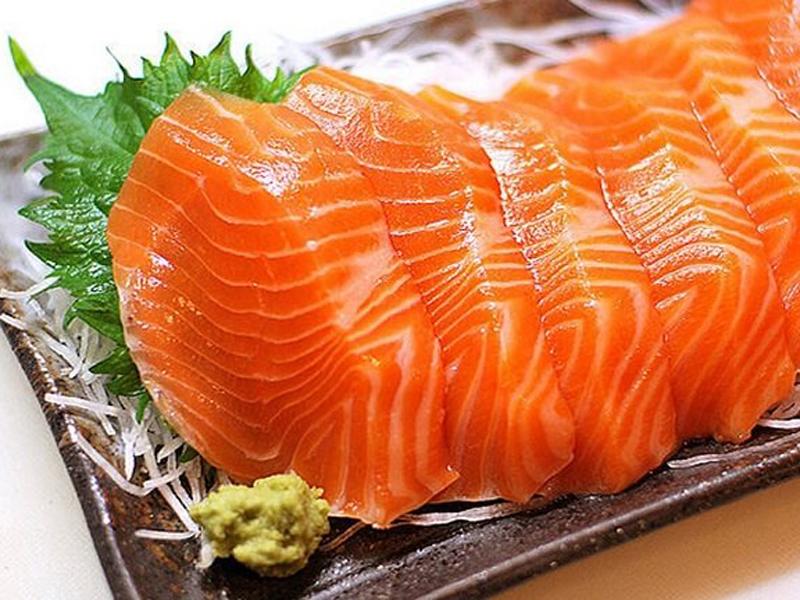 Tiến sĩ Lyndi giải thích các hợp chất chống viêm và Omega-3 có trong cá hồi giúp giảm đau bụng kinh. Hơn nữa, các chất này cũng giúp phụ nữ cảm thấy thư giãn và tăng cường sự kết nối với đối tác.
