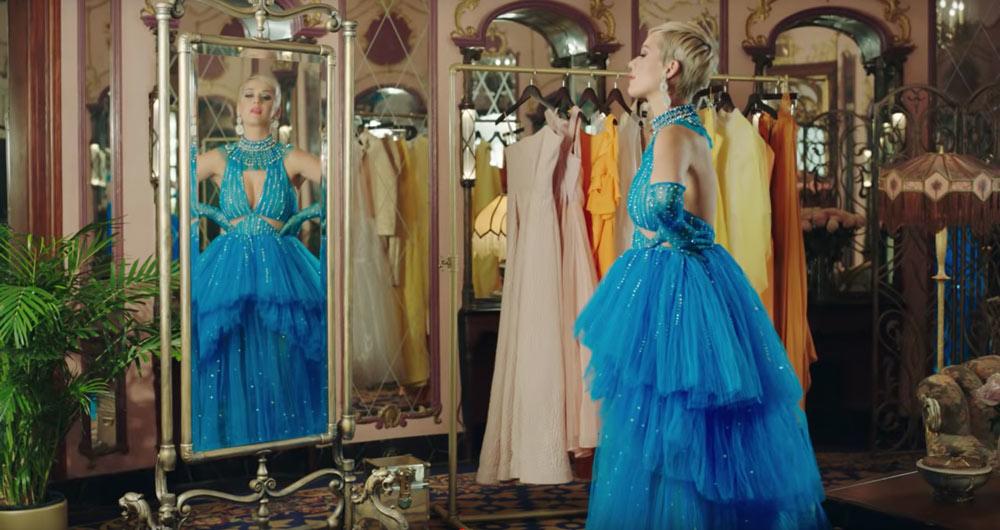 Diện chiếc váy được làm đúng 1 ngày,  Katy Perry trở thành khách VIP của NTK Công Trí - 4