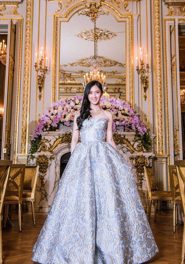 Ngôi sao 24/7: Định kiếm việc phụ gia đình, cô bé 13 tuổi choáng khi bố mẹ nói sự thật - 1