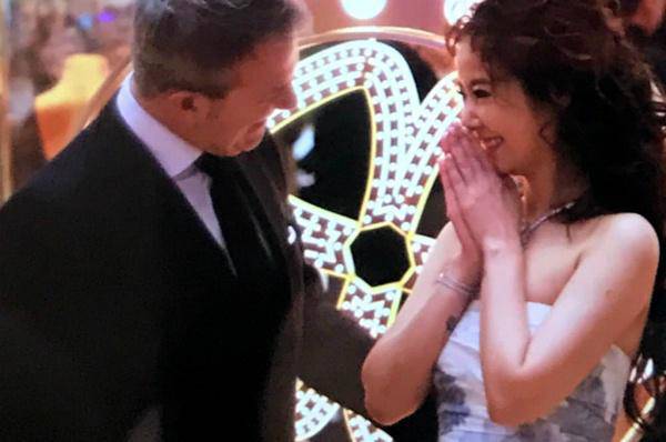 Ngôi sao 24/7: Định kiếm việc phụ gia đình, cô bé 13 tuổi choáng khi bố mẹ nói sự thật - 3