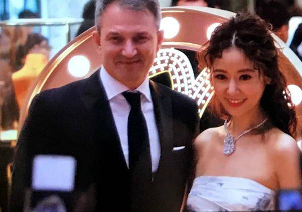 Ngôi sao 24/7: Định kiếm việc phụ gia đình, cô bé 13 tuổi choáng khi bố mẹ nói sự thật - 4