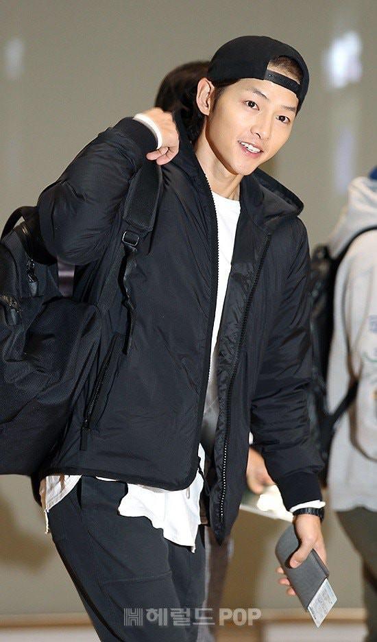 Song Hye Kyo đang hot vì quá đẹp thì ông xã Song Joong Ki xuất hiện gầy gò, hốc hác - 3