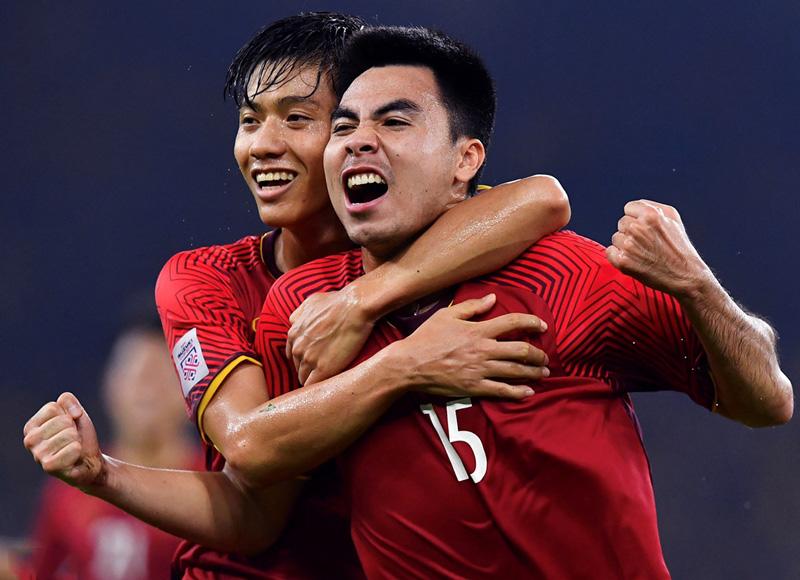 Trong trận chung kết AFF Cup 2018 lượt đi giữa tuyển Việt Nam - Malaysia tại Bukit Jalil, người hâm mộ đã được chứng kiến một bàn thắng được ví như siêu phẩm của cầu thủ Đức Huy. 
