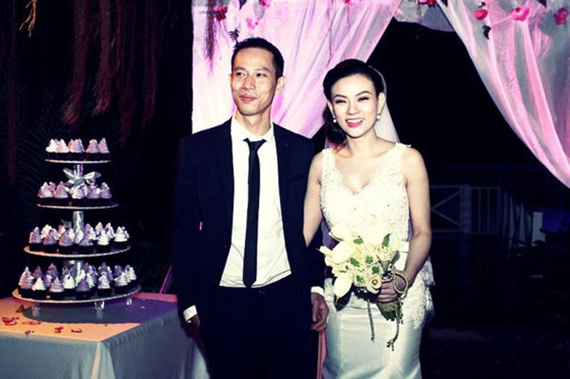 Năm 2014, Thu Thủy bất ngờ kết hôn với bạn trai đại gia sau 14 năm gắn bó. Sau khi kết hôn, nữ ca sĩ cũng dần rút lui khỏi các hoạt động trong showbiz.
