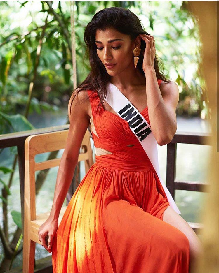 Hoa hậu Ấn Độ bị tuột váy, lộ nhũ hoa ngay trên sân khấu Miss Universe 2018? - 4