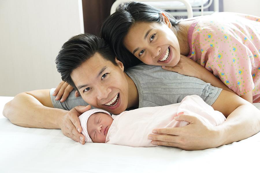 amp;#34;Hoàng tử xiếcamp;#34; Quốc Nghiệp viết thư xin lỗi con gái mới chào đời, từng dọa sảy trong bụng mẹ - 4