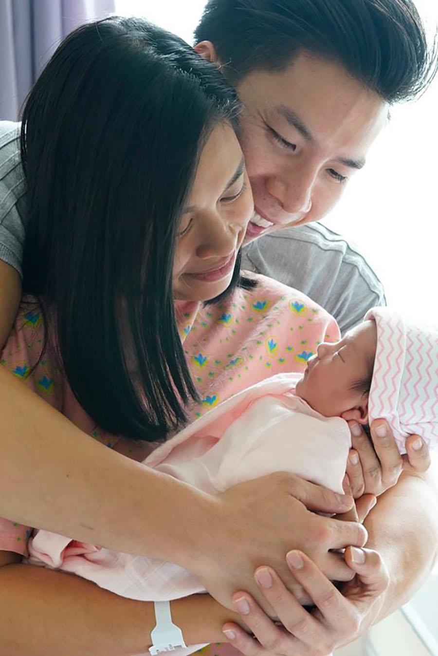amp;#34;Hoàng tử xiếcamp;#34; Quốc Nghiệp viết thư xin lỗi con gái mới chào đời, từng dọa sảy trong bụng mẹ - 1