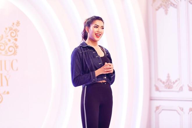 Hương Giang xúc động ôm cô gái chuyển giới có con 2 tuổi, mong ước sang năm lấy chồng - 6