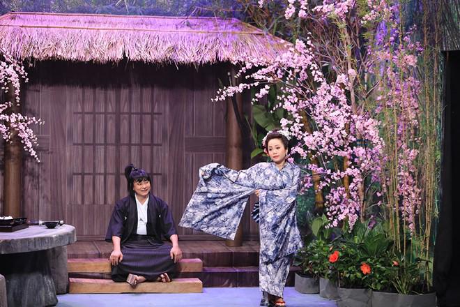 Mặc váy giả gái, Trấn Thành bị chê vừa béo vừa già - 7