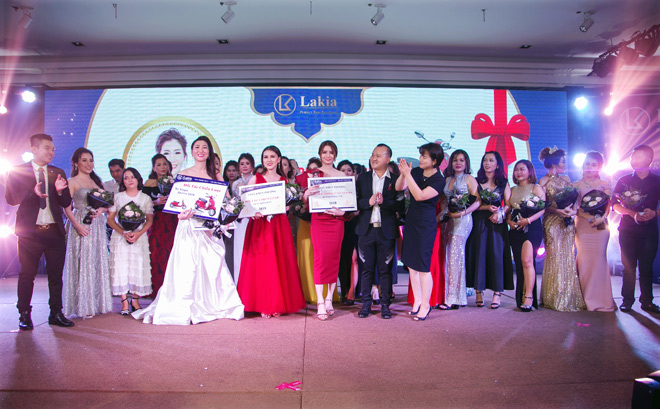 MC Phan Anh, siêu mẫu Lê Hà và dàn sao đổ bộ tiệc cuối năm của mỹ phẩm Lakia - 5