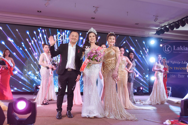 MC Phan Anh, siêu mẫu Lê Hà và dàn sao đổ bộ tiệc cuối năm của mỹ phẩm Lakia - 6