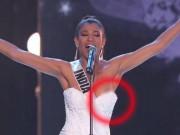 Làm đẹp - Hoa hậu Ấn Độ bị tuột váy, lộ nhũ hoa ngay trên sân khấu Miss Universe 2018?