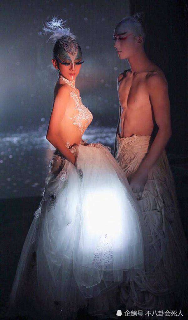 Ngôi sao 24/7: Vợ chồng Song Joong Ki - Song Hye Kyo chẳng bên nhau cũng gây tranh cãi - 6