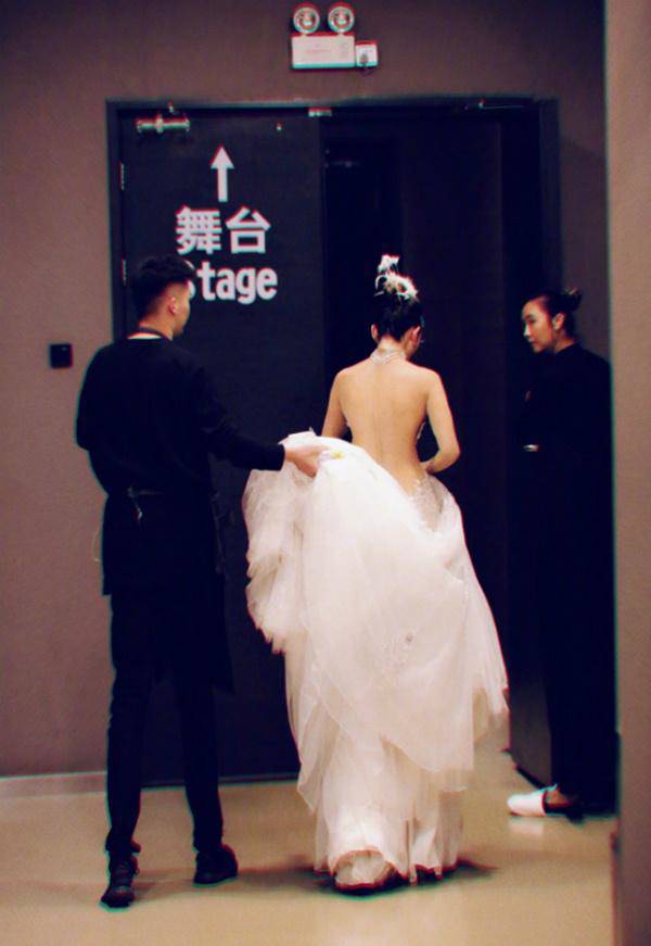 Ngôi sao 24/7: Vợ chồng Song Joong Ki - Song Hye Kyo chẳng bên nhau cũng gây tranh cãi - 5