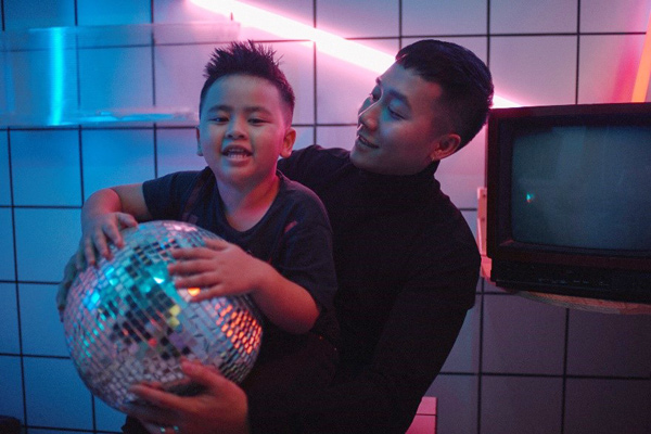 Tan chảy với bộ ảnh “cool ngầu” giữa cha và con trai - 6