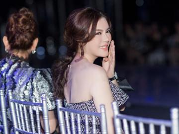 Lý Nhã Kỳ diện đầm cúp ngực, trẻ như gái 18 trên hàng ghế đầu show thời trang